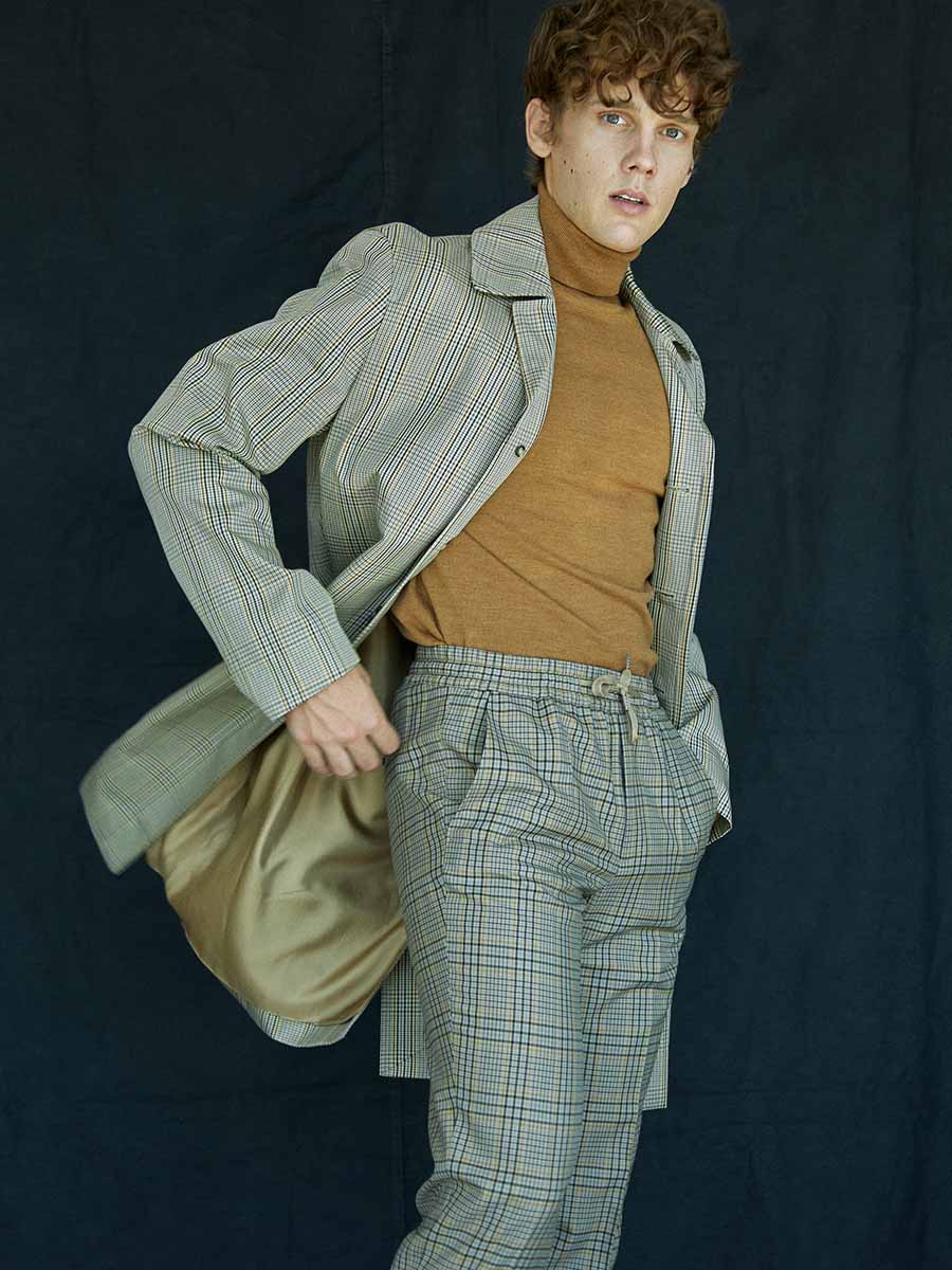 Hunter Doohan - oplenly gay actor in hollywood