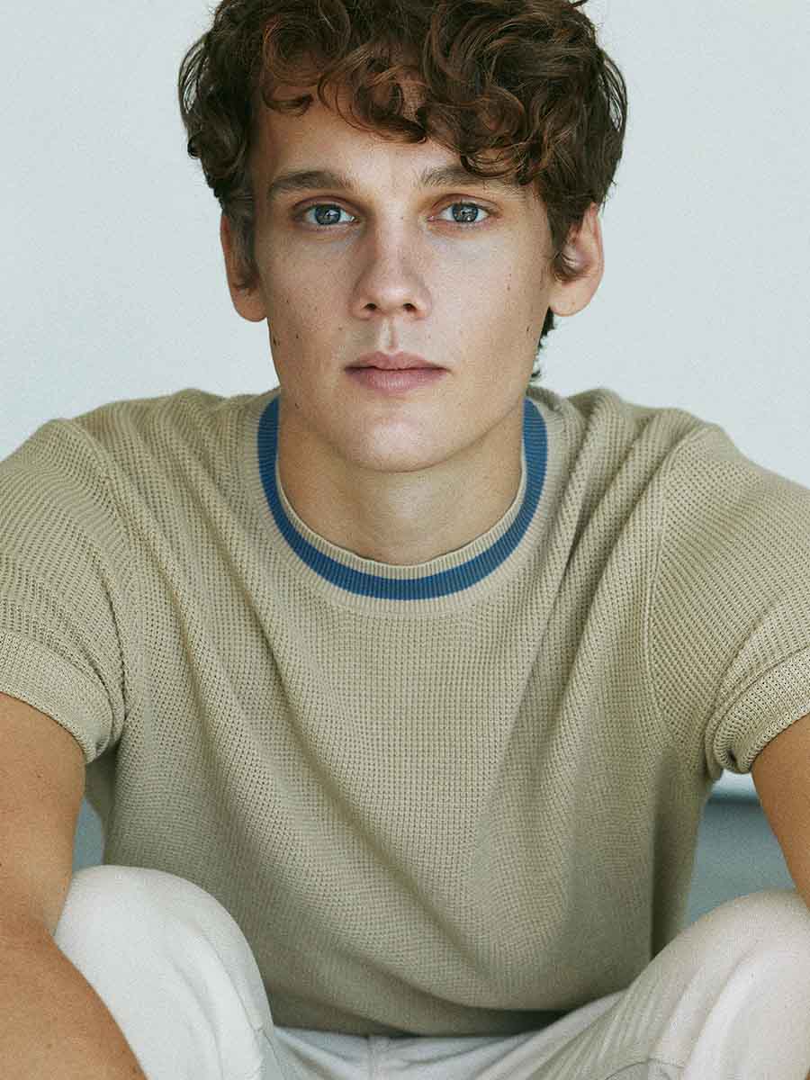 Hunter Doohan - oplenly gay actor in hollywood