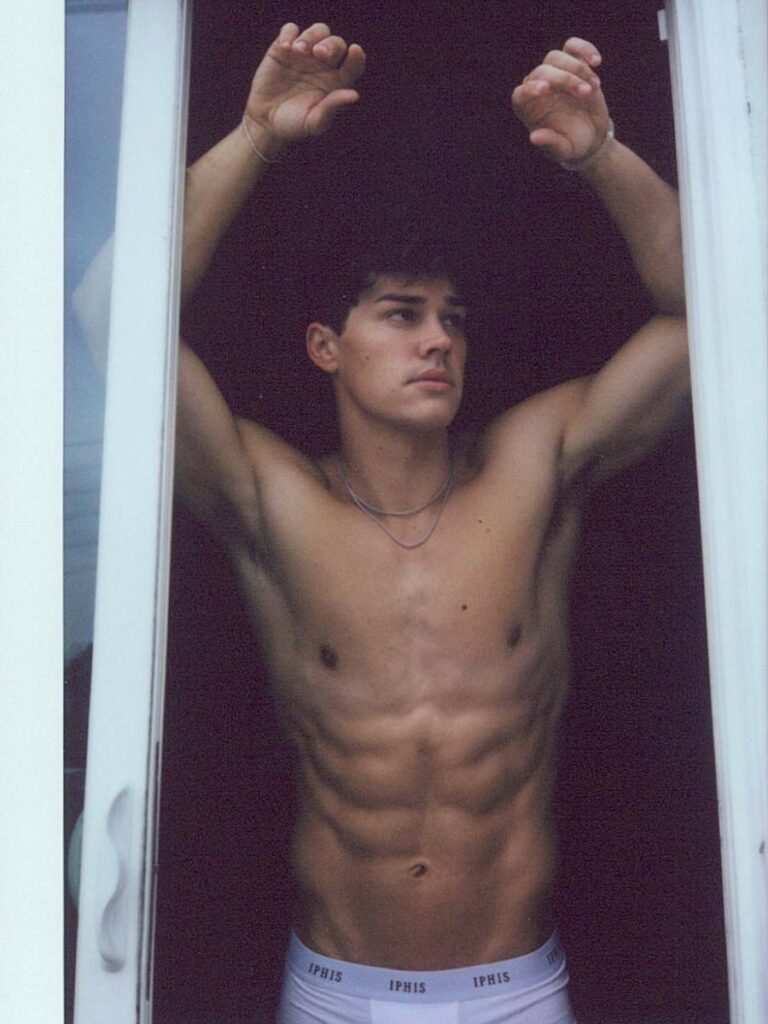 is Noah-Beck gay? Shirtless pic